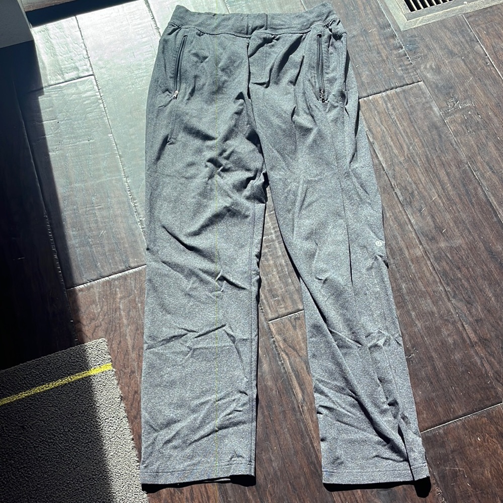 Men’s charcoal lululemon joggers.